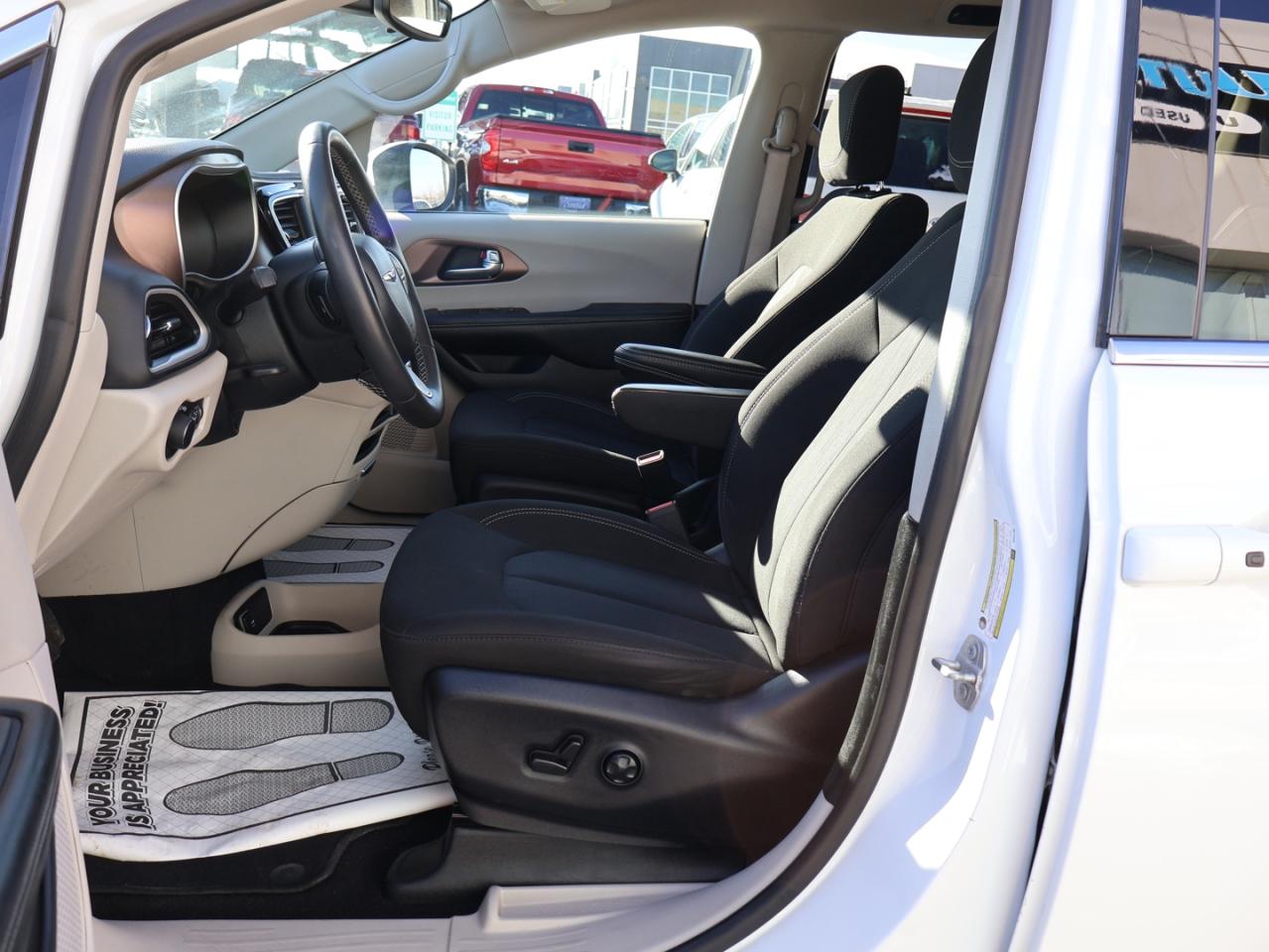 2022 Chrysler Pacifica TOURING  CERTIFIED *ACCIDENT FREE* CAMERA BLUETOOTH CRUISE ALLOYS Photo