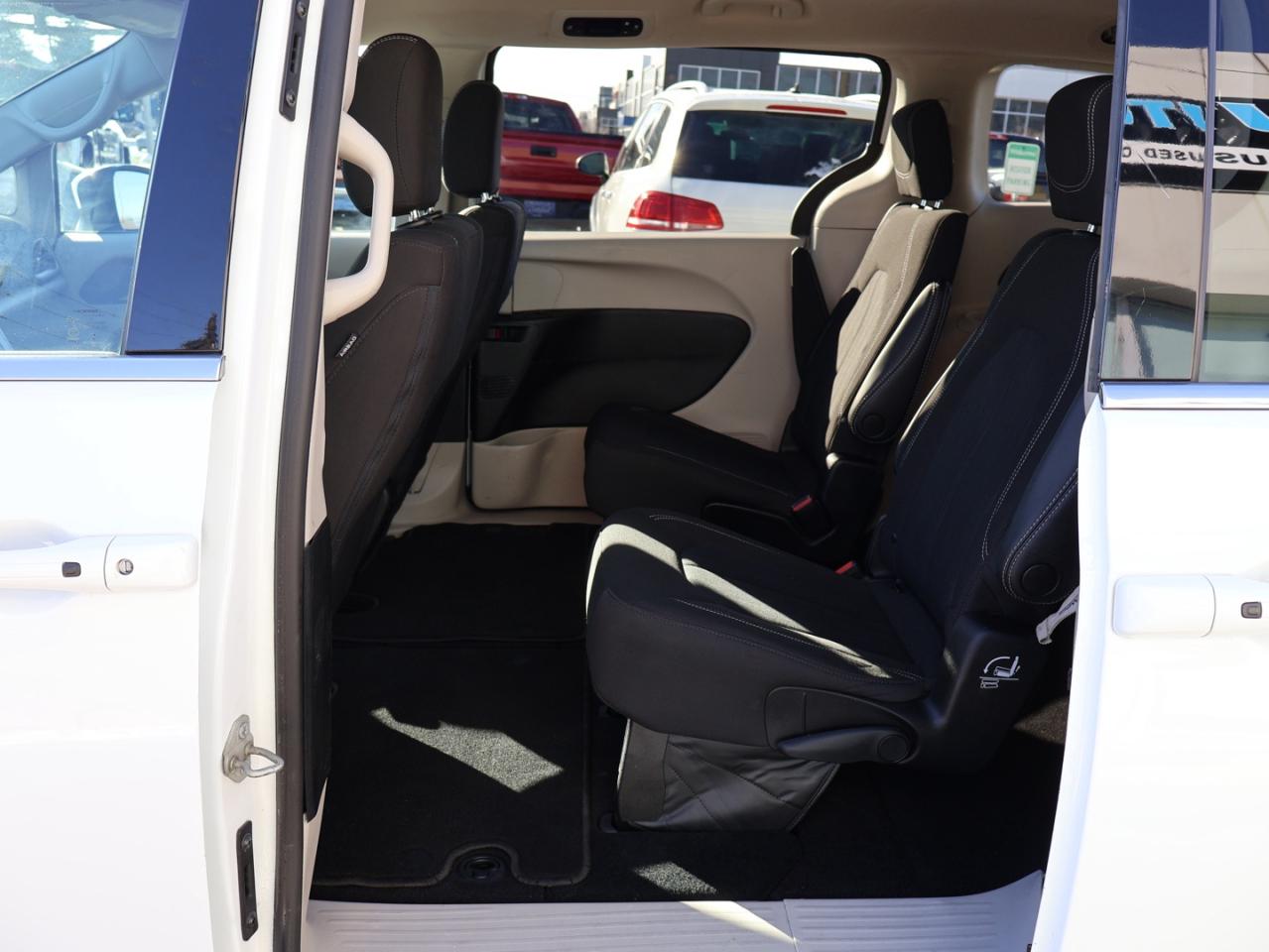 2022 Chrysler Pacifica TOURING  CERTIFIED *ACCIDENT FREE* CAMERA BLUETOOTH CRUISE ALLOYS Photo