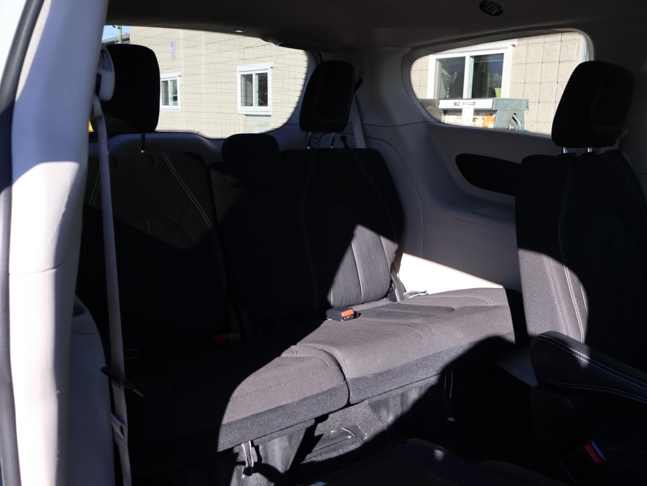 2022 Chrysler Pacifica TOURING  CERTIFIED *ACCIDENT FREE* CAMERA BLUETOOTH CRUISE ALLOYS Photo