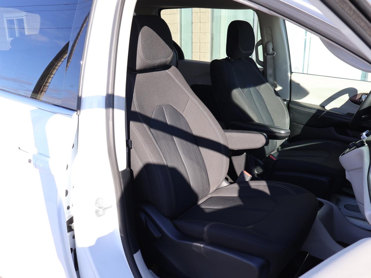 2022 Chrysler Pacifica TOURING  CERTIFIED *ACCIDENT FREE* CAMERA BLUETOOTH CRUISE ALLOYS Photo