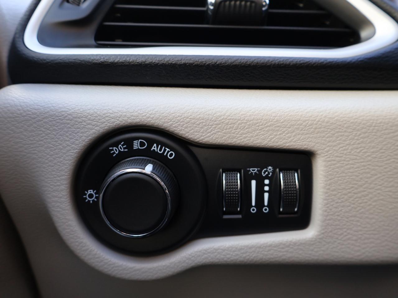 2022 Chrysler Pacifica TOURING  CERTIFIED *ACCIDENT FREE* CAMERA BLUETOOTH CRUISE ALLOYS Photo