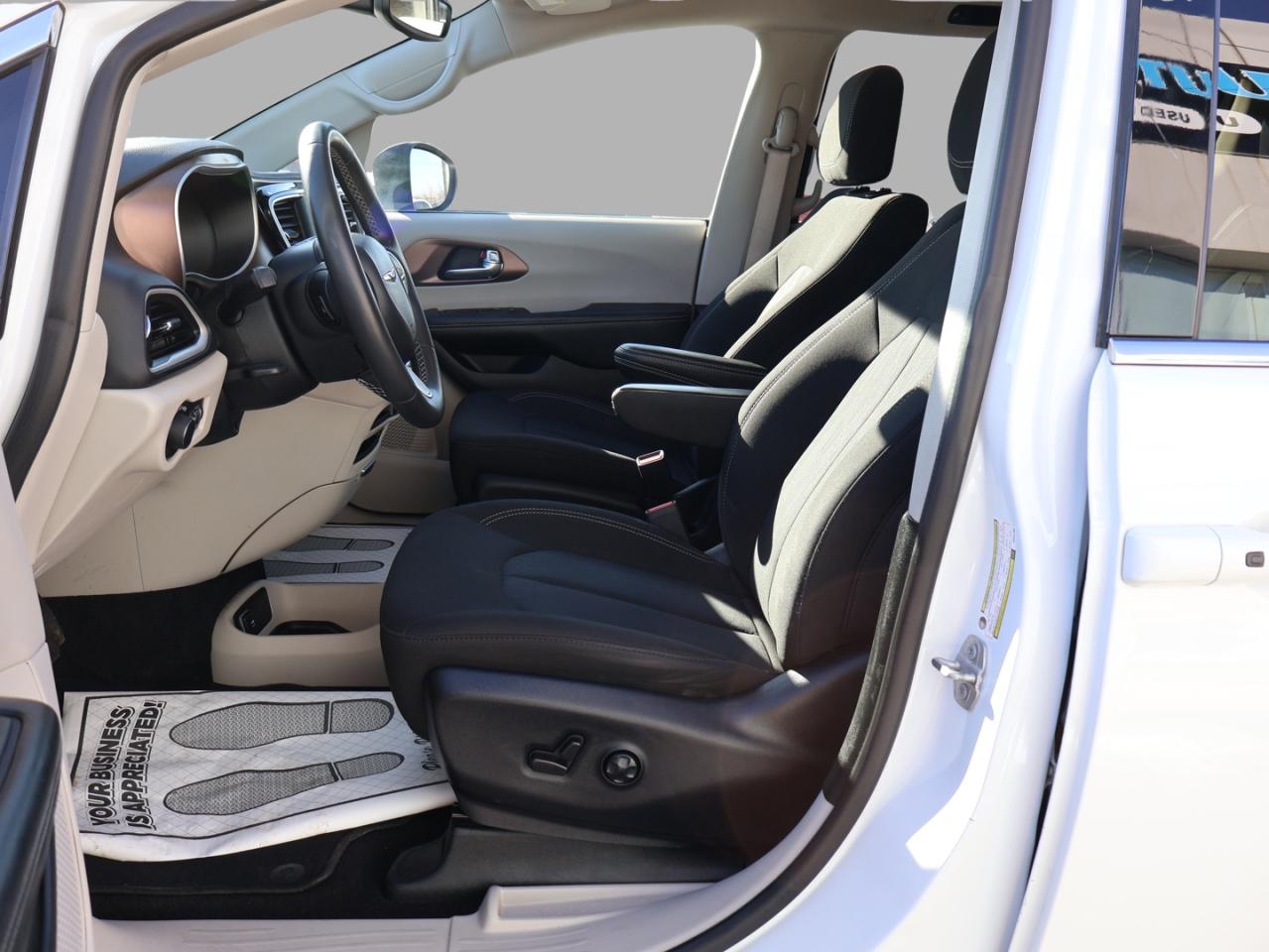 2022 Chrysler Pacifica TOURING  CERTIFIED *ACCIDENT FREE* CAMERA BLUETOOTH CRUISE ALLOYS Photo