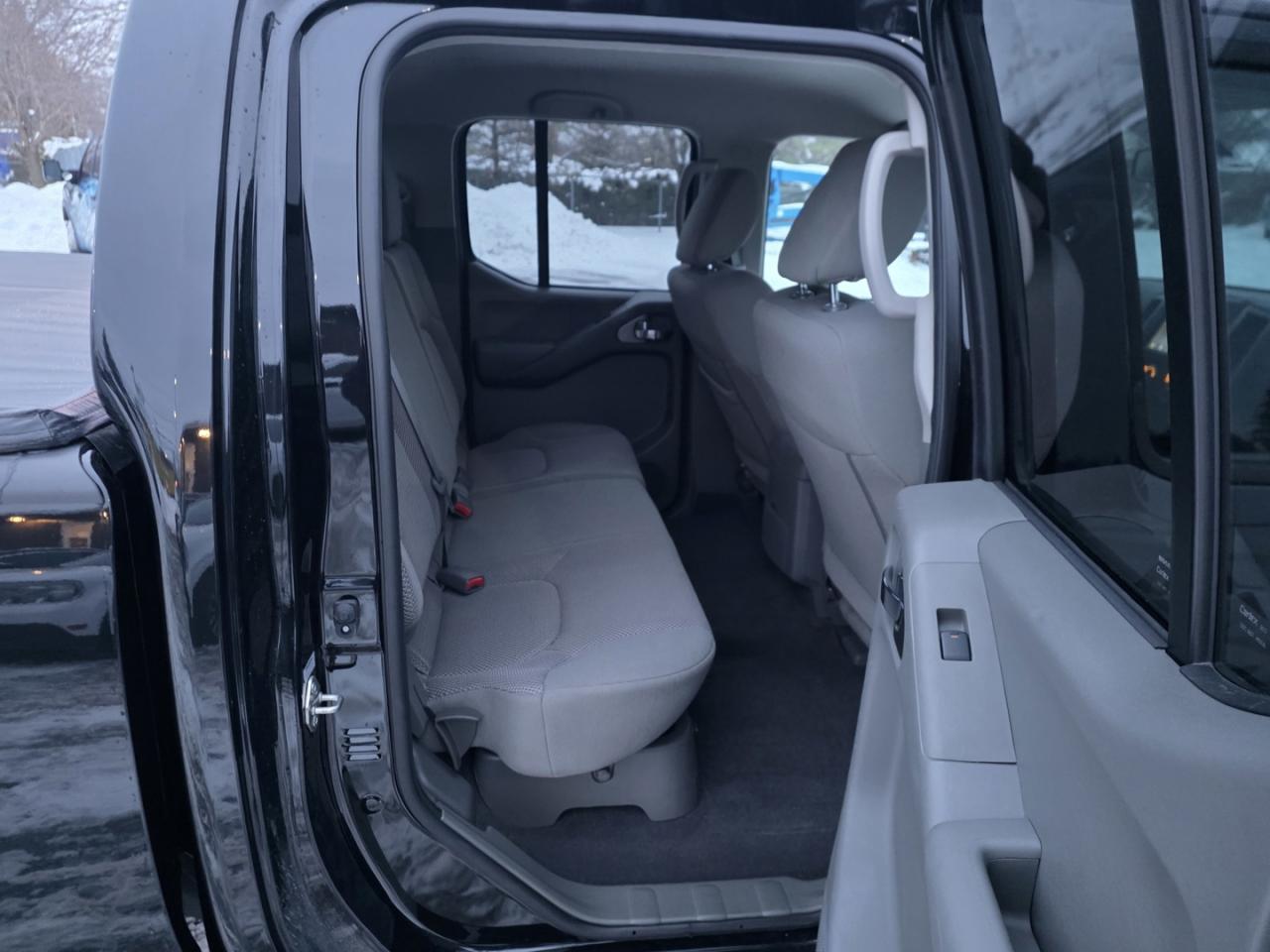 2019 Nissan Frontier SV Crew Cab LWB 5AT 4WD Photo