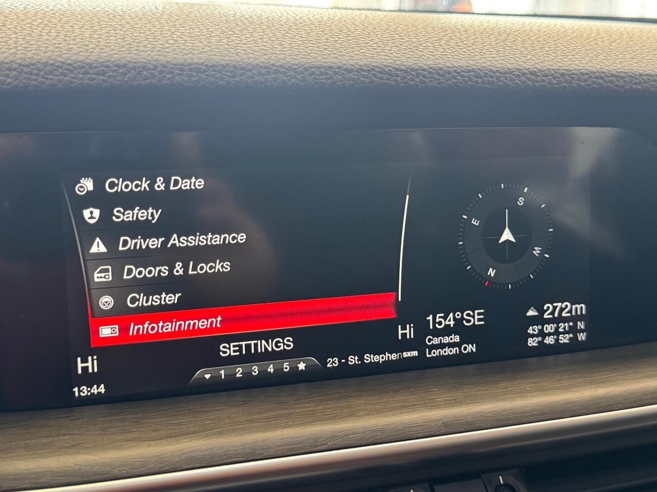 2018 Alfa Romeo Stelvio TI SPORT AWD+New Tires+Brakes+CLEAN CARFAX Photo