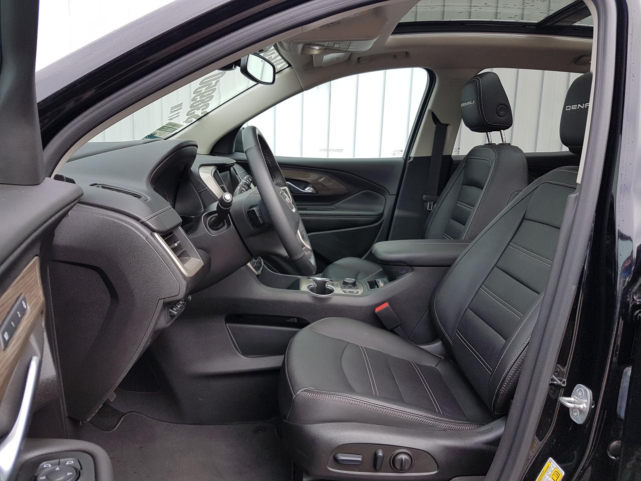 2023 GMC Terrain DENALI *LEATHER-SUNROOF-NAVIGATION* Photo