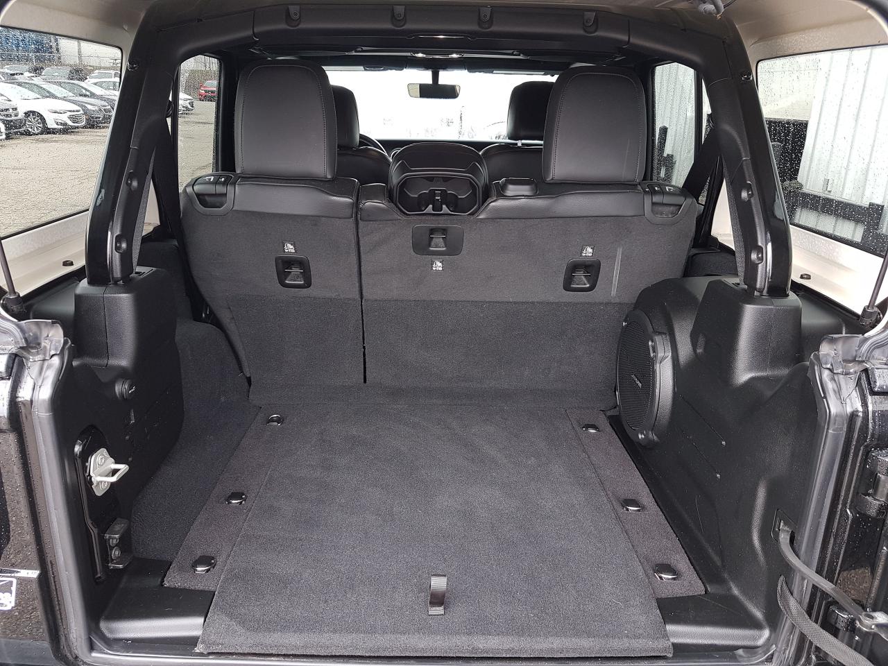 2023 Jeep Wrangler Unlimited Sahara *LEATHER-NAVIGATION* Photo