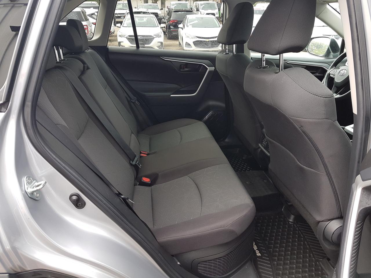 2023 Toyota RAV4 HYBRID LE AWD *HEATED SEATS* Photo