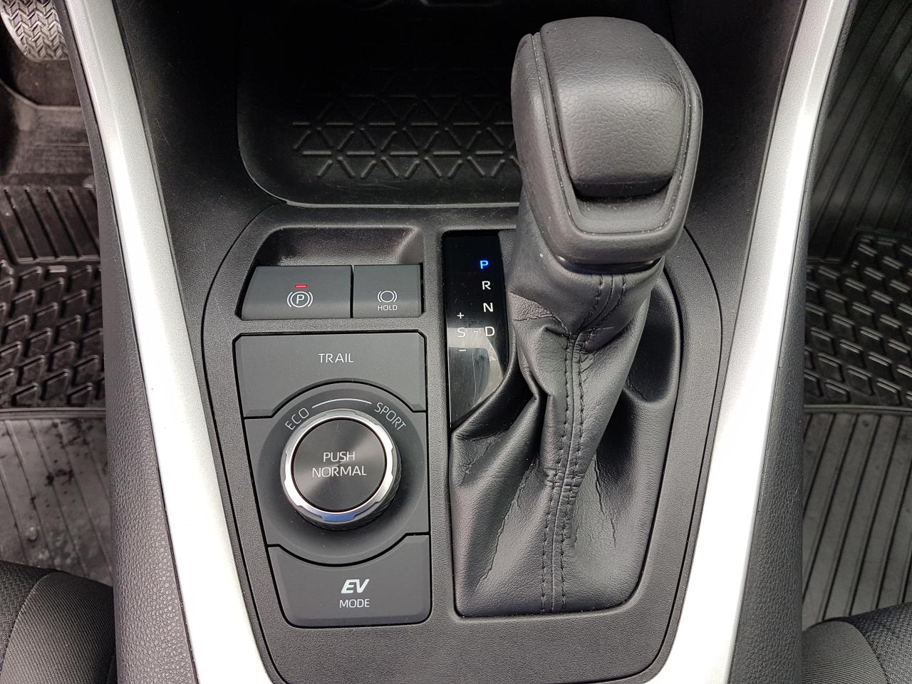 2023 Toyota RAV4 HYBRID LE AWD *HEATED SEATS* Photo