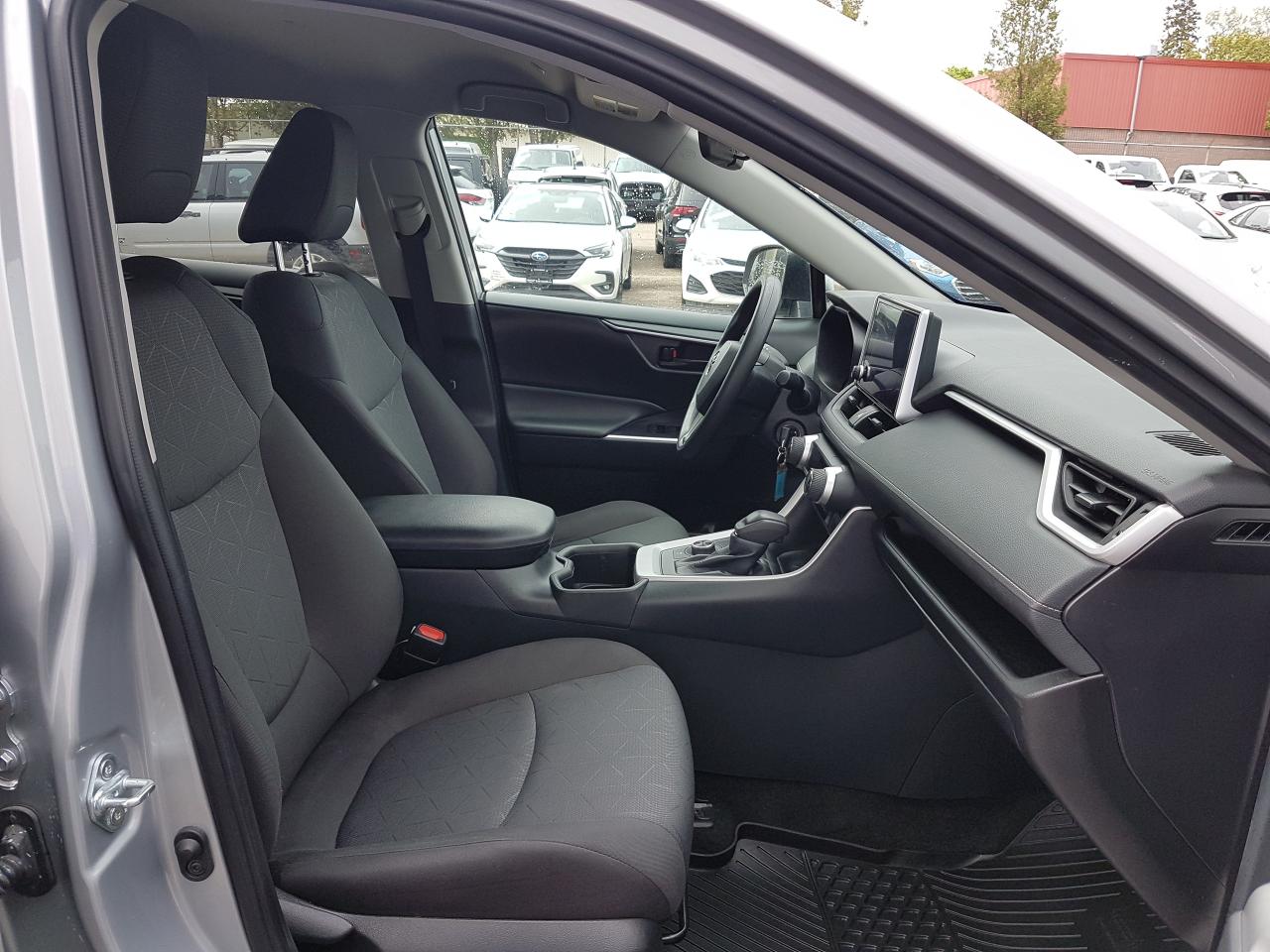 2023 Toyota RAV4 HYBRID LE AWD *HEATED SEATS* Photo