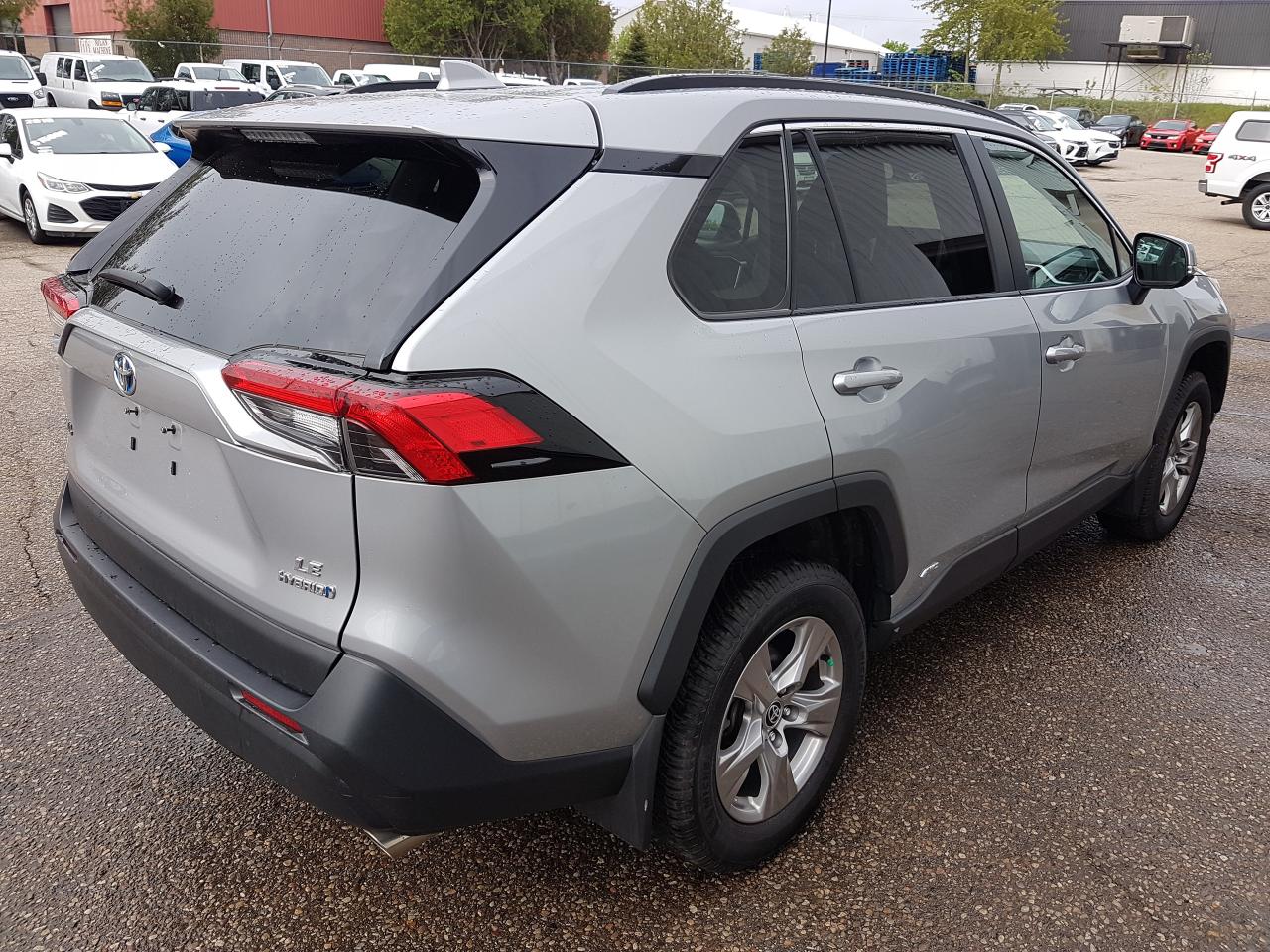 2023 Toyota RAV4 HYBRID LE AWD *HEATED SEATS* Photo