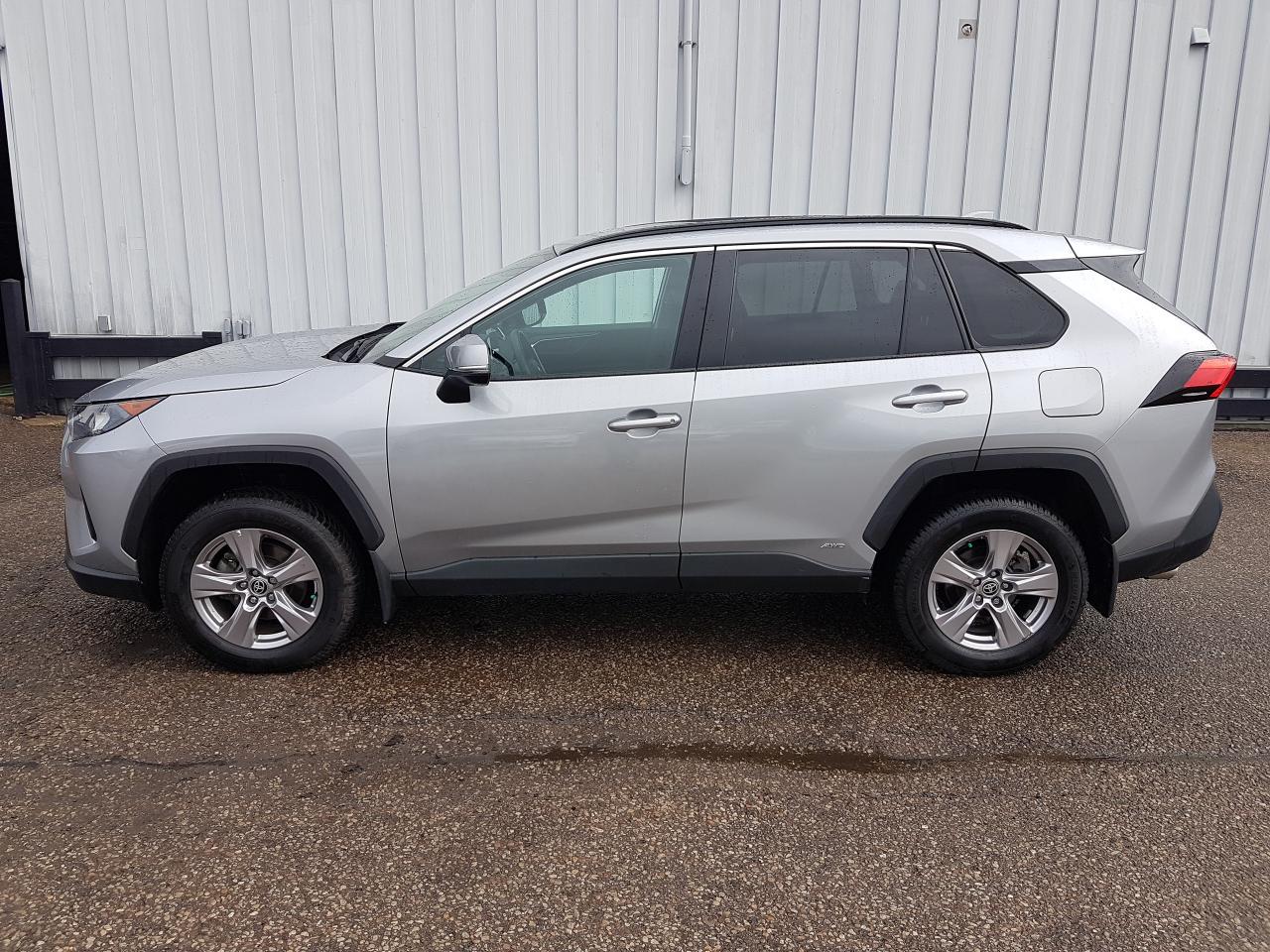 2023 Toyota RAV4 HYBRID LE AWD *HEATED SEATS* Photo