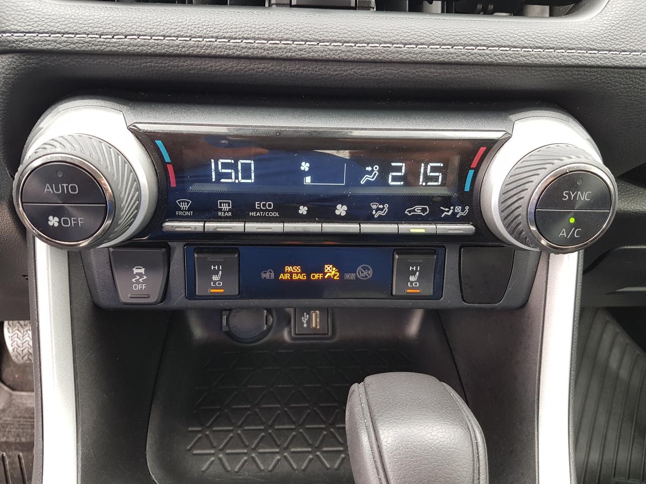 2023 Toyota RAV4 HYBRID LE AWD *HEATED SEATS* Photo