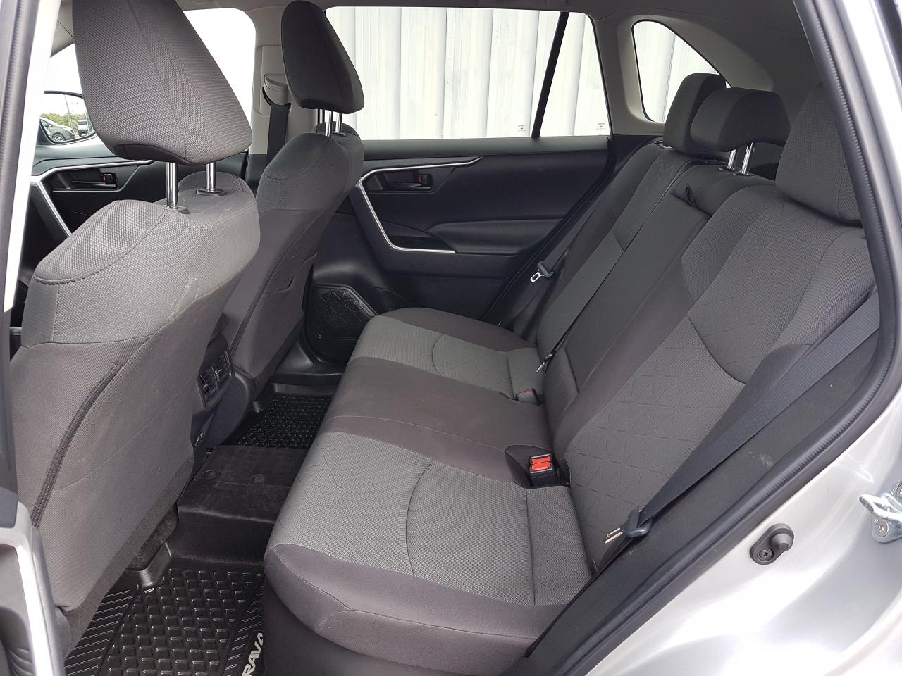 2023 Toyota RAV4 HYBRID LE AWD *HEATED SEATS* Photo