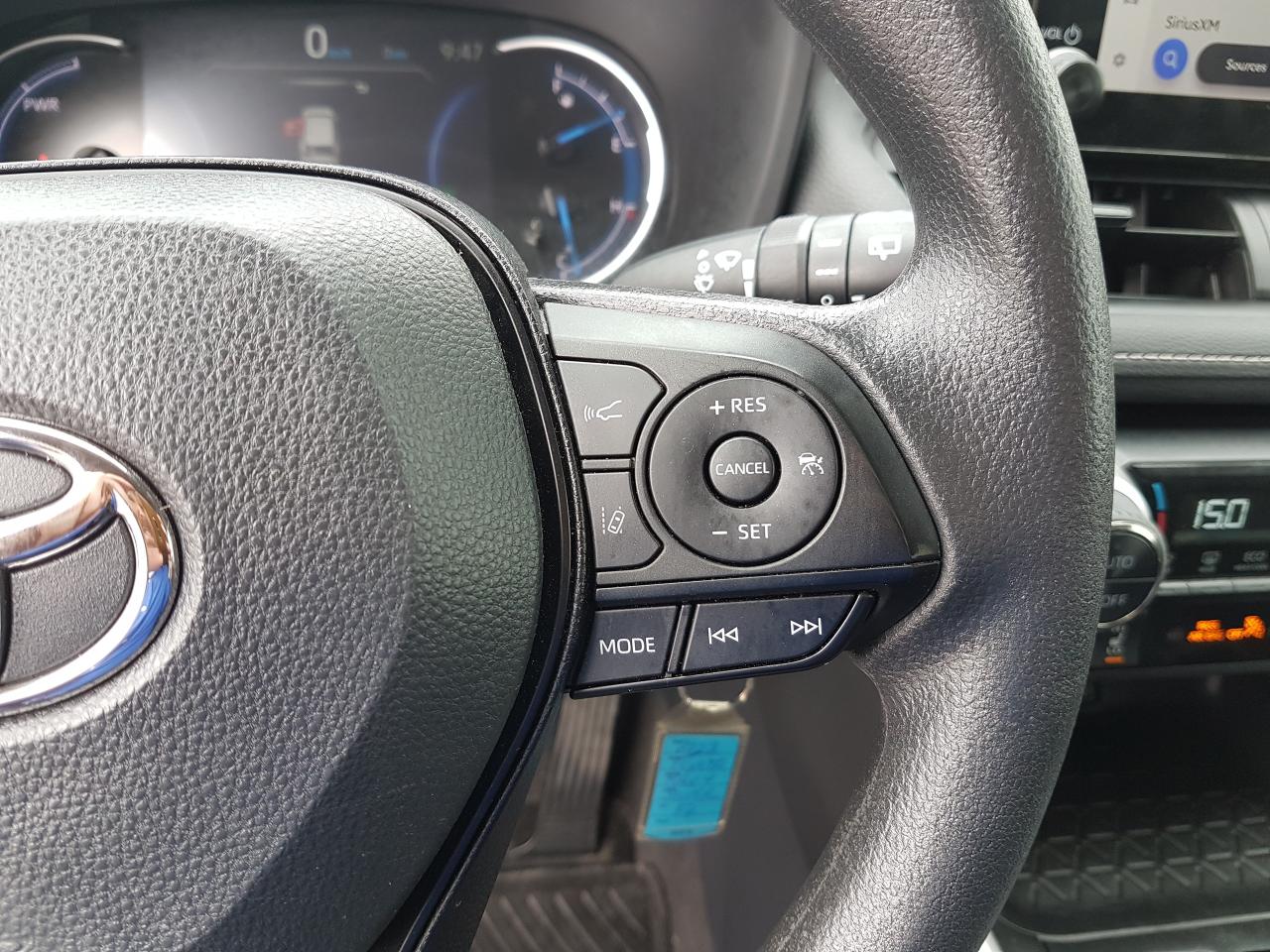 2023 Toyota RAV4 HYBRID LE AWD *HEATED SEATS* Photo