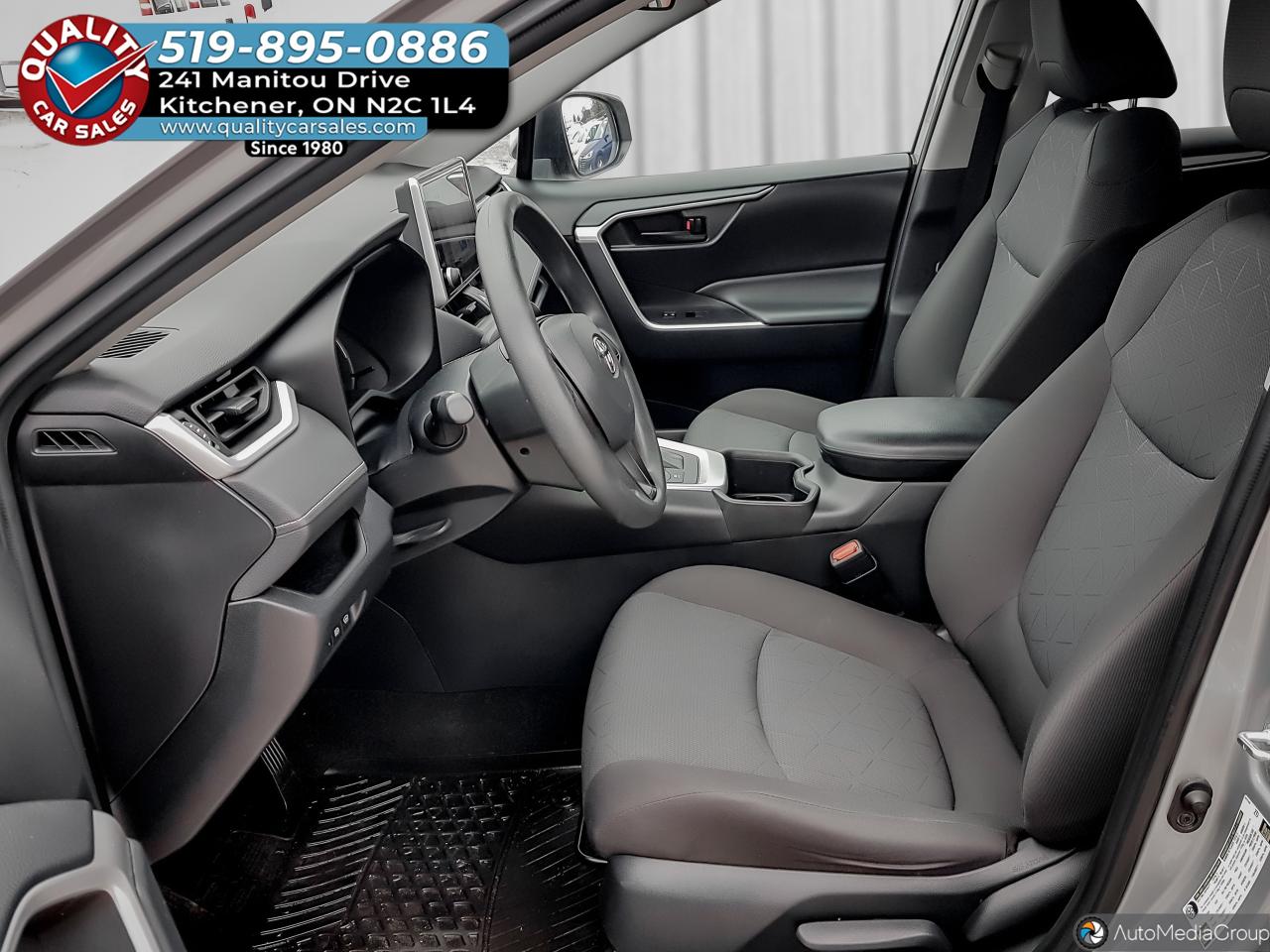 2023 Toyota RAV4 HYBRID LE AWD *HEATED SEATS* Photo