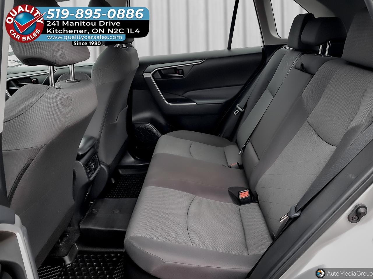 2023 Toyota RAV4 HYBRID LE AWD *HEATED SEATS* Photo