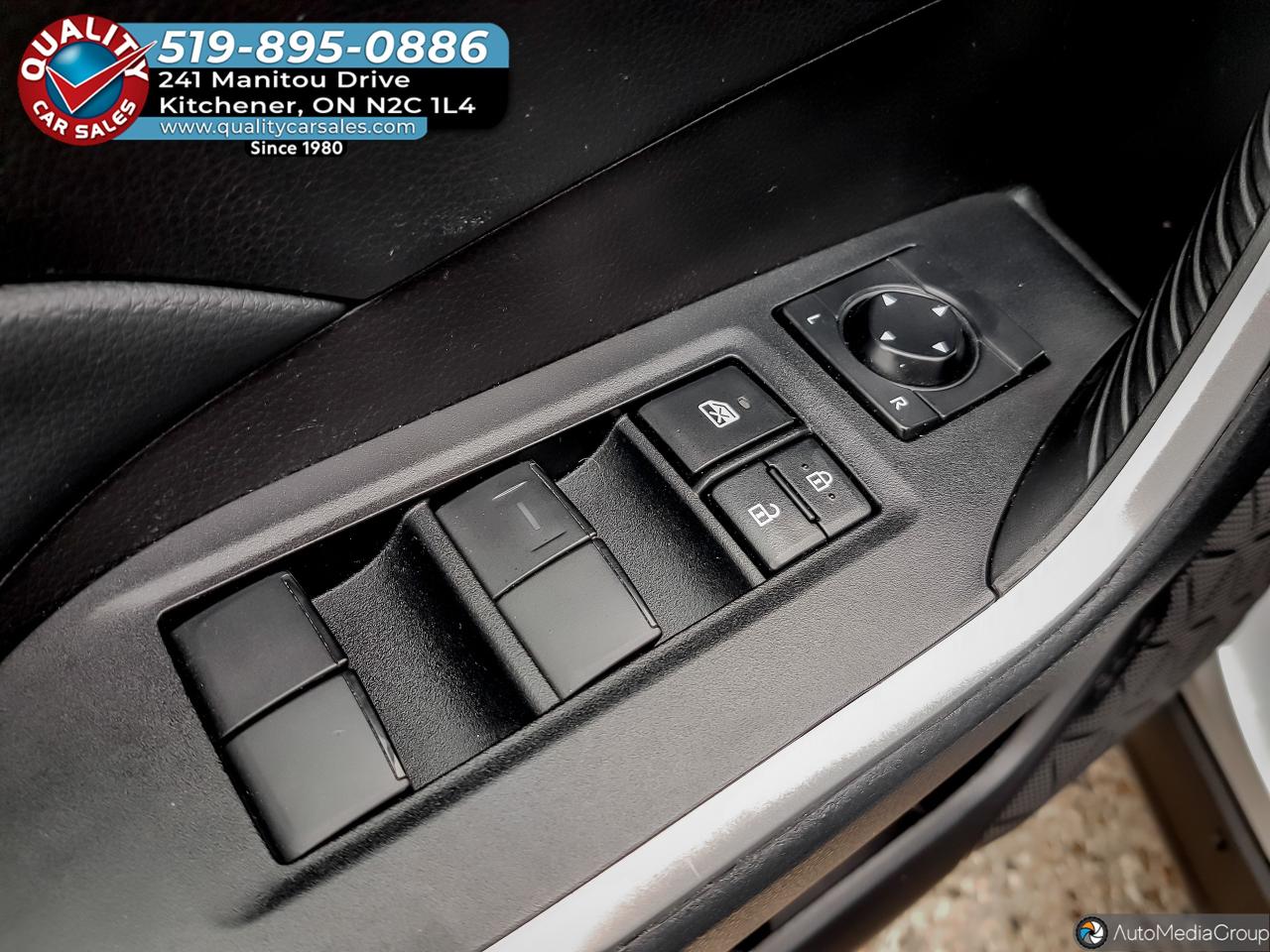2023 Toyota RAV4 HYBRID LE AWD *HEATED SEATS* Photo