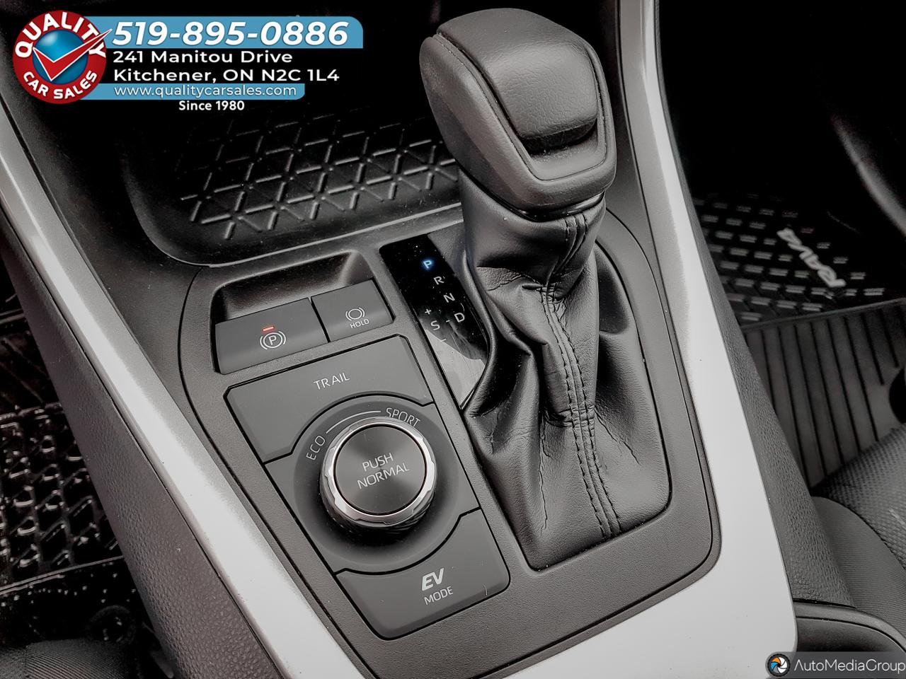 2023 Toyota RAV4 HYBRID LE AWD *HEATED SEATS* Photo