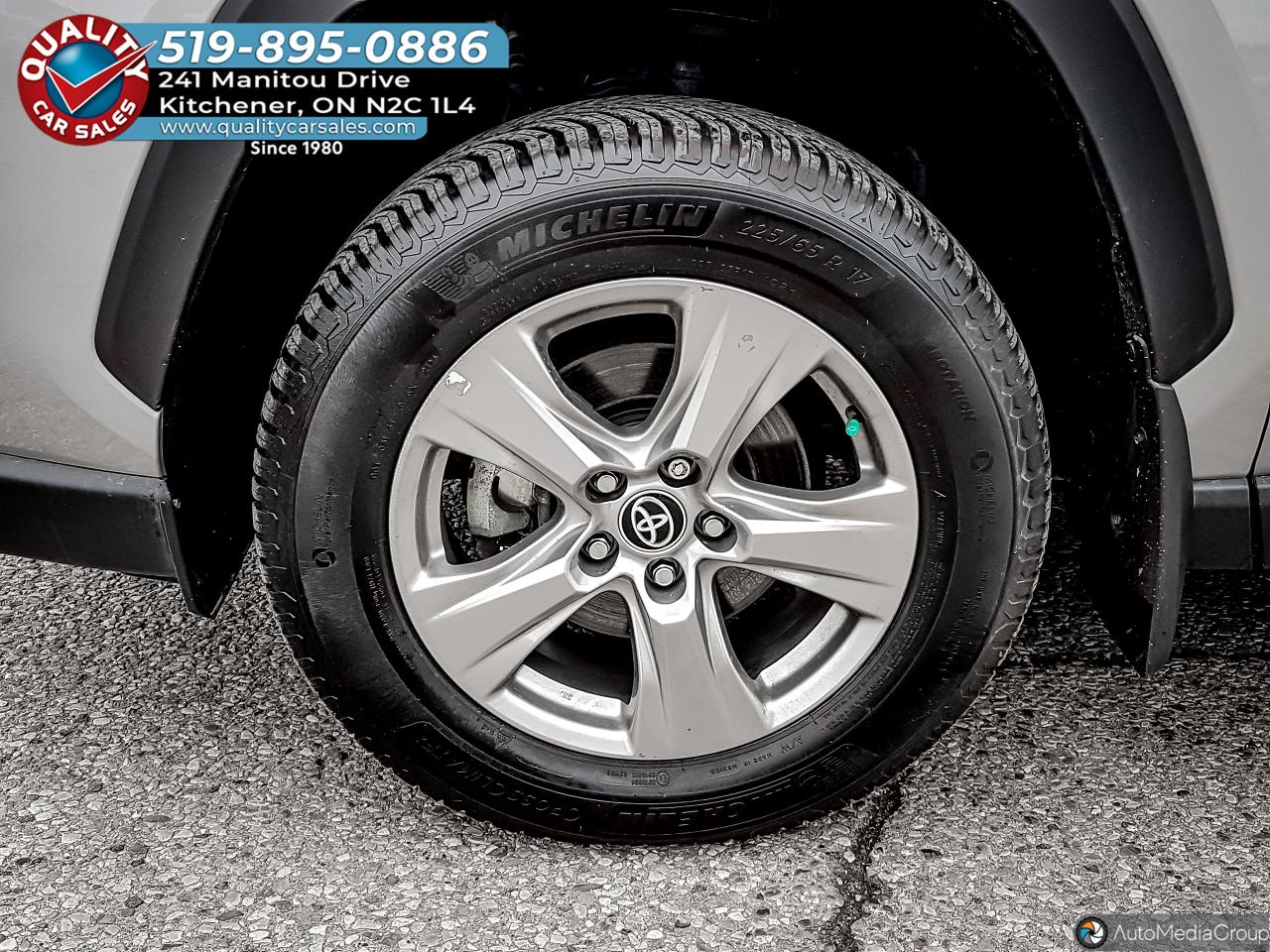 2023 Toyota RAV4 HYBRID LE AWD *HEATED SEATS* Photo