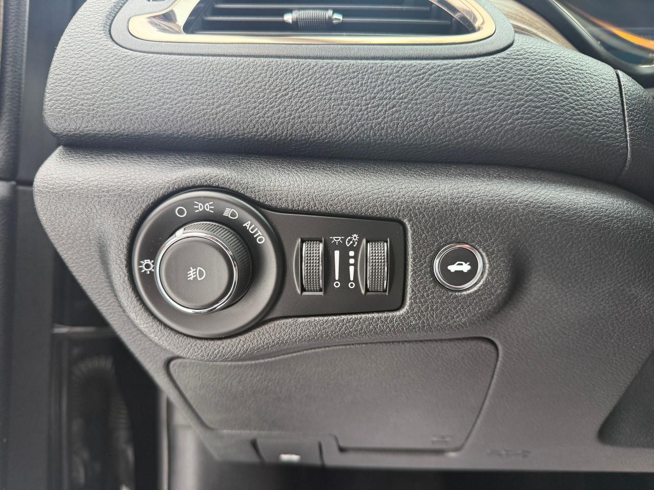 2016 Chrysler 200 C FWD *SAFETY INCLUDED*WARRANTY INCLUDED* Photo