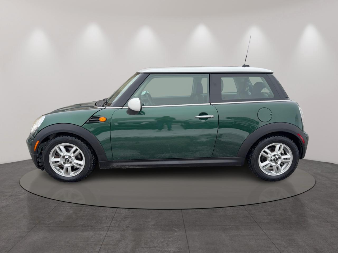 2012 MINI Cooper 2dr Cpe Classic Photo4