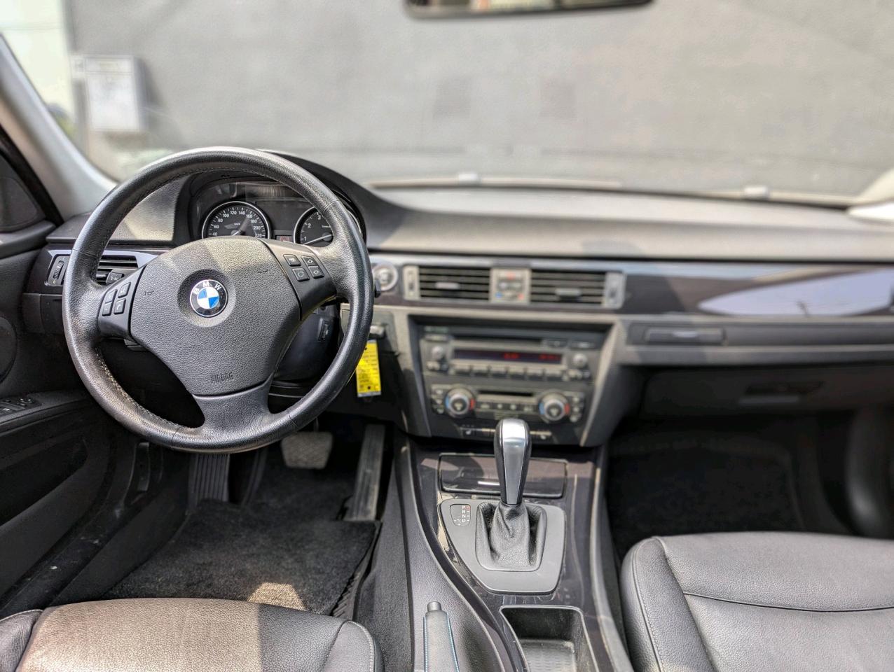 2009 BMW 3 Series 4dr Sdn 328i xDrive AWD Photo4