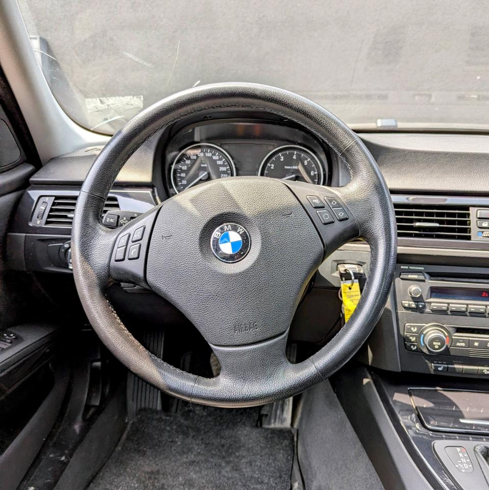 2009 BMW 3 Series 4dr Sdn 328i xDrive AWD Photo