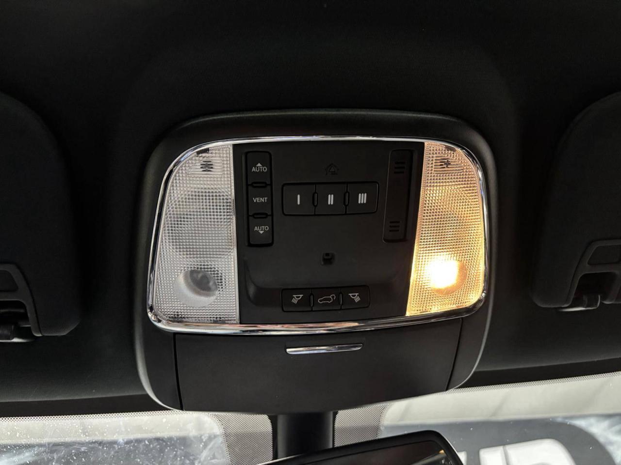 2014 Jeep Grand Cherokee 4WD 4dr Limited 33 SERVICE RECORDS $0 % DOWN FINANCE OAC Photo