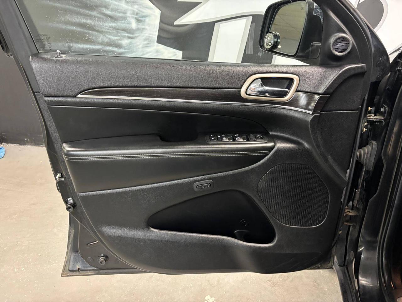 2014 Jeep Grand Cherokee 4WD 4dr Limited 33 SERVICE RECORDS $0 % DOWN FINANCE OAC Photo