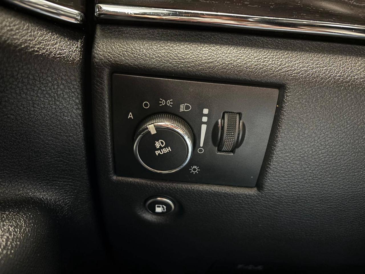 2014 Jeep Grand Cherokee 4WD 4dr Limited 33 SERVICE RECORDS $0 % DOWN FINANCE OAC Photo