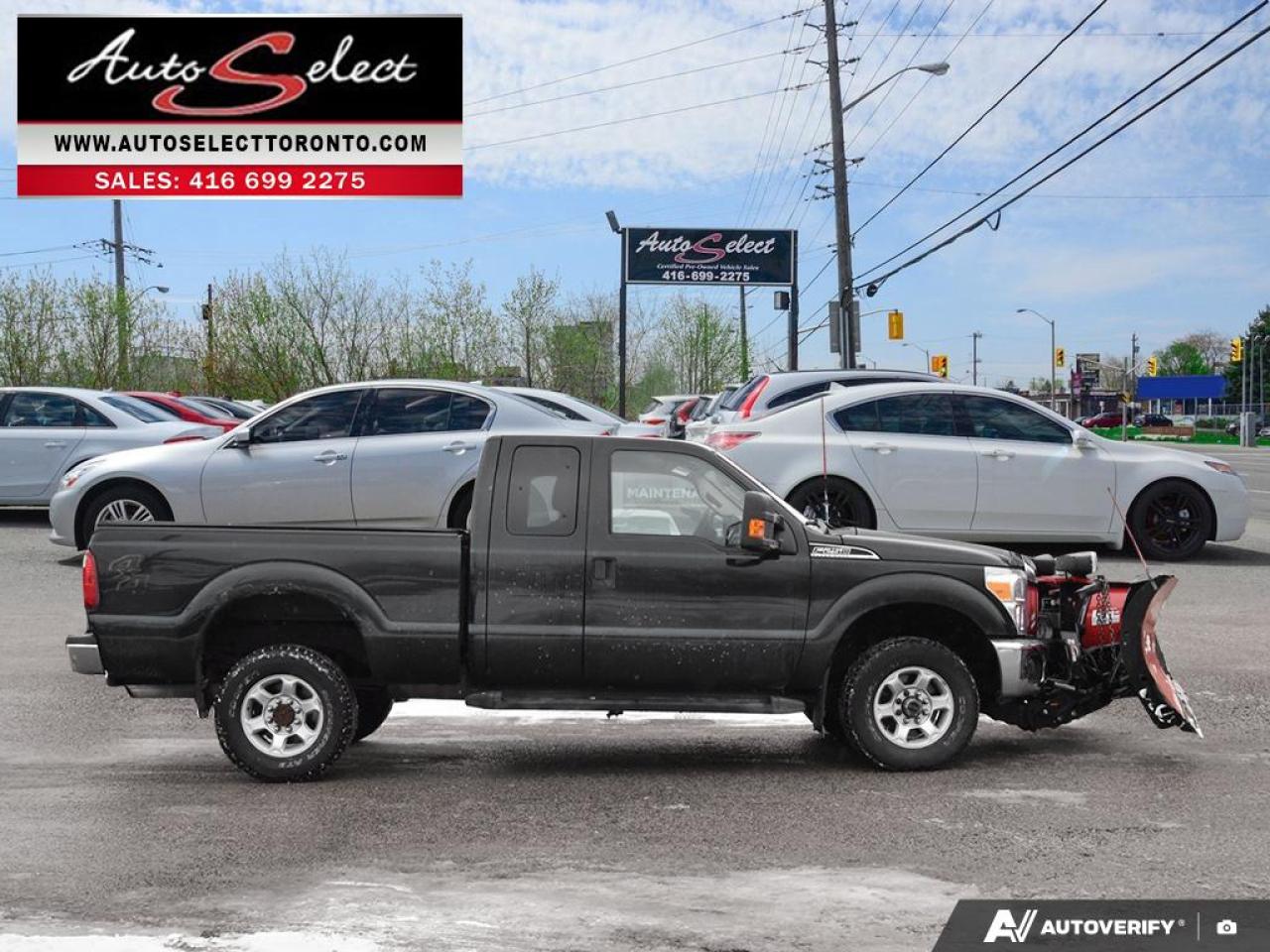 2015 Ford F-250 XLT 4x4 - V-Blade Western Plow - 6.2L V8 - Cln Carfax Photo2