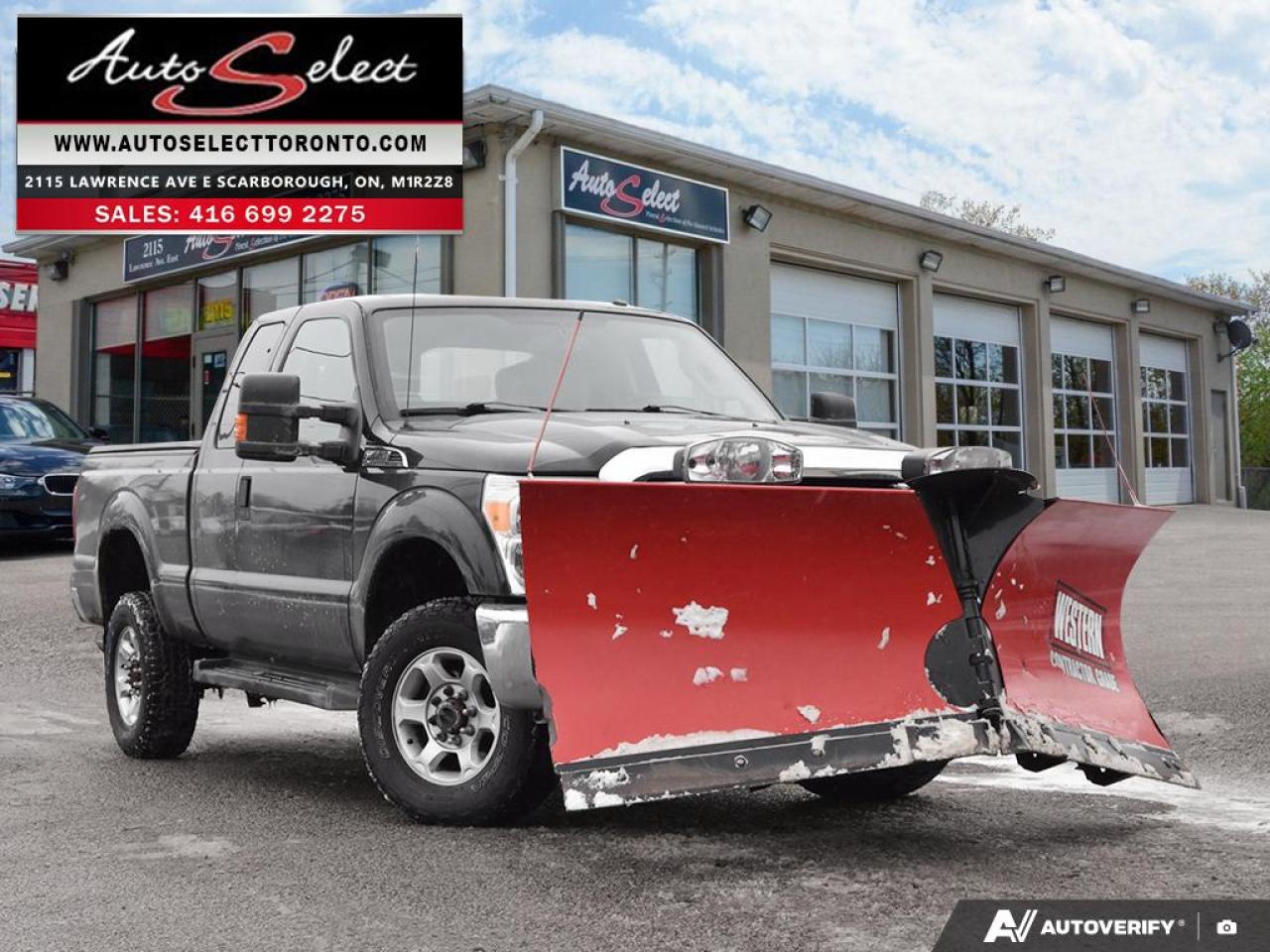 2015 Ford F-250 XLT 4x4 - V-Blade Western Plow - 6.2L V8 - Cln Carfax Photo0