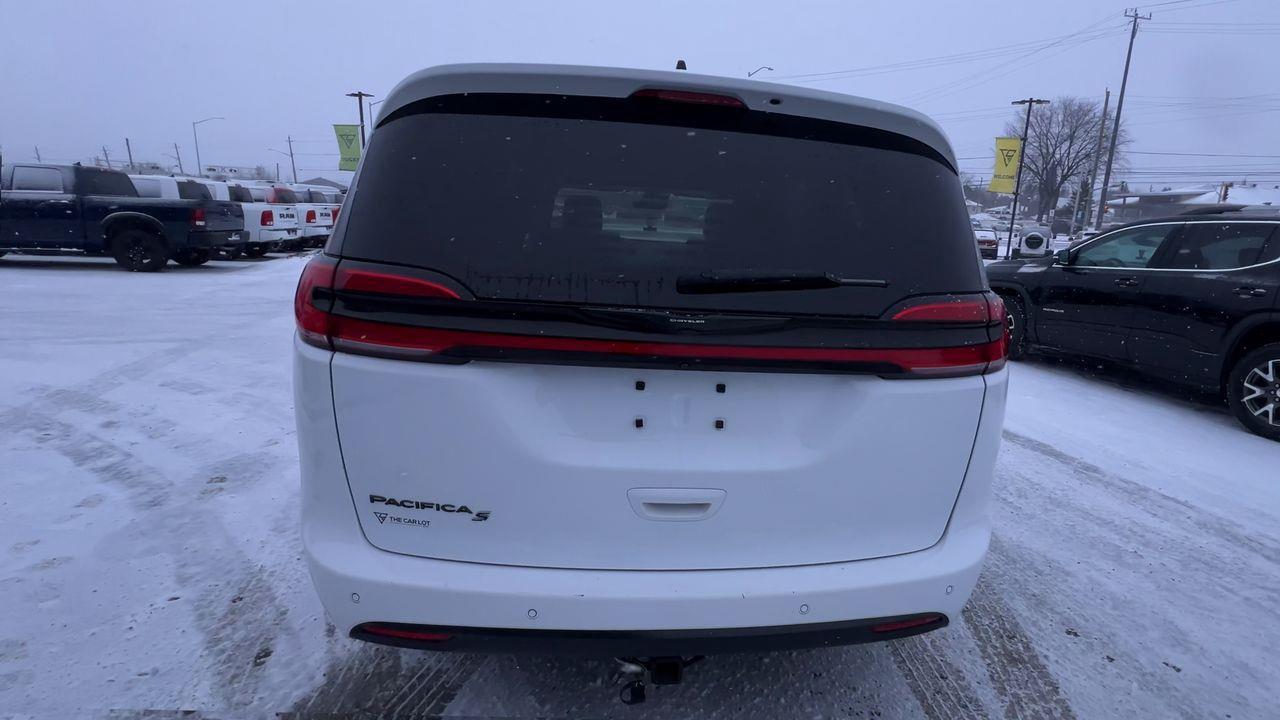 2023 Chrysler Pacifica Touring-L Photo