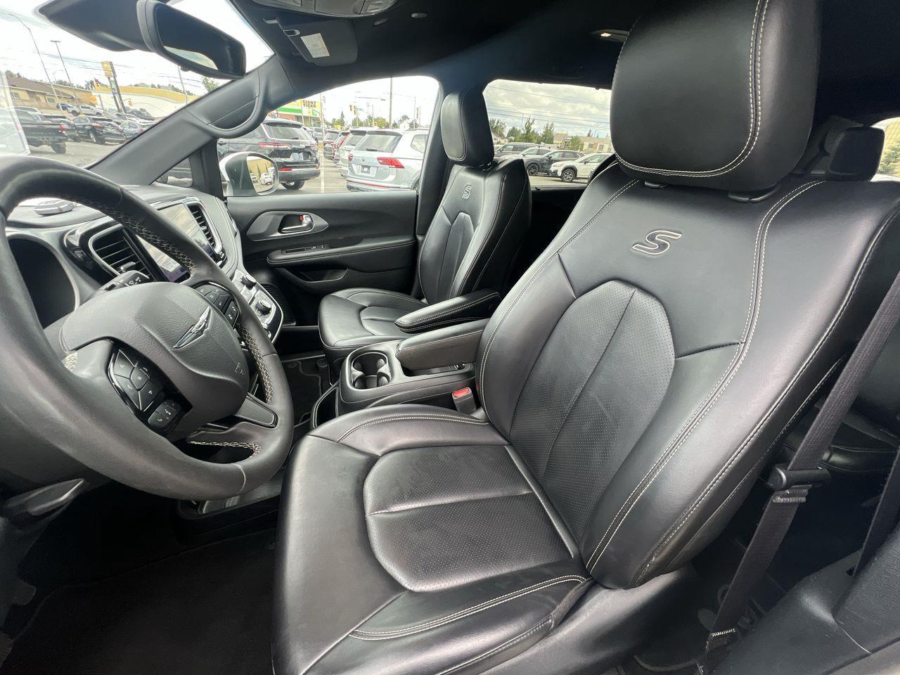 2023 Chrysler Pacifica Touring-L Photo