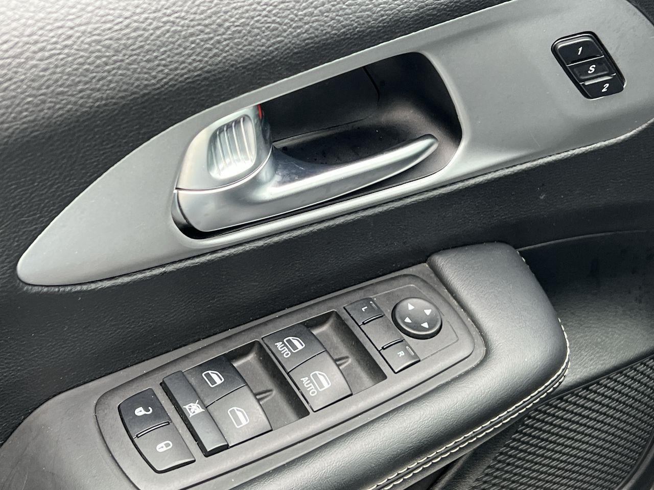 2023 Chrysler Pacifica Touring-L Photo