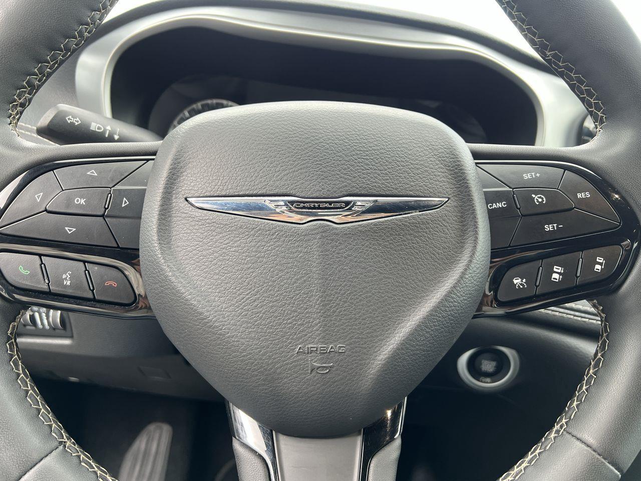 2023 Chrysler Pacifica Touring-L Photo