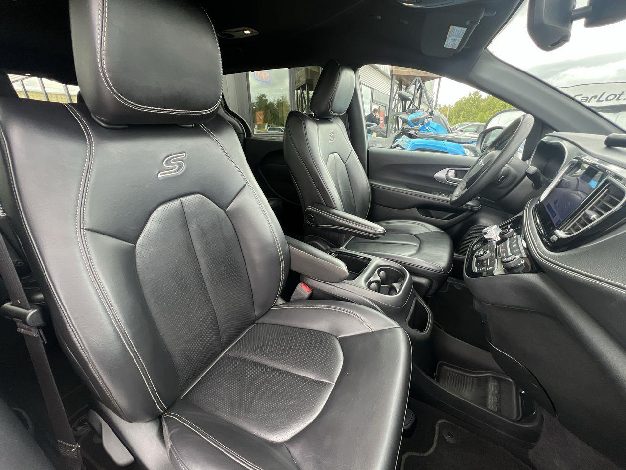 2023 Chrysler Pacifica Touring-L Photo