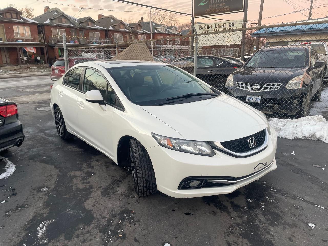 2013 Honda Civic Touring *NAV, HEATED LEATHER SEATS, SUNROOF* Photo