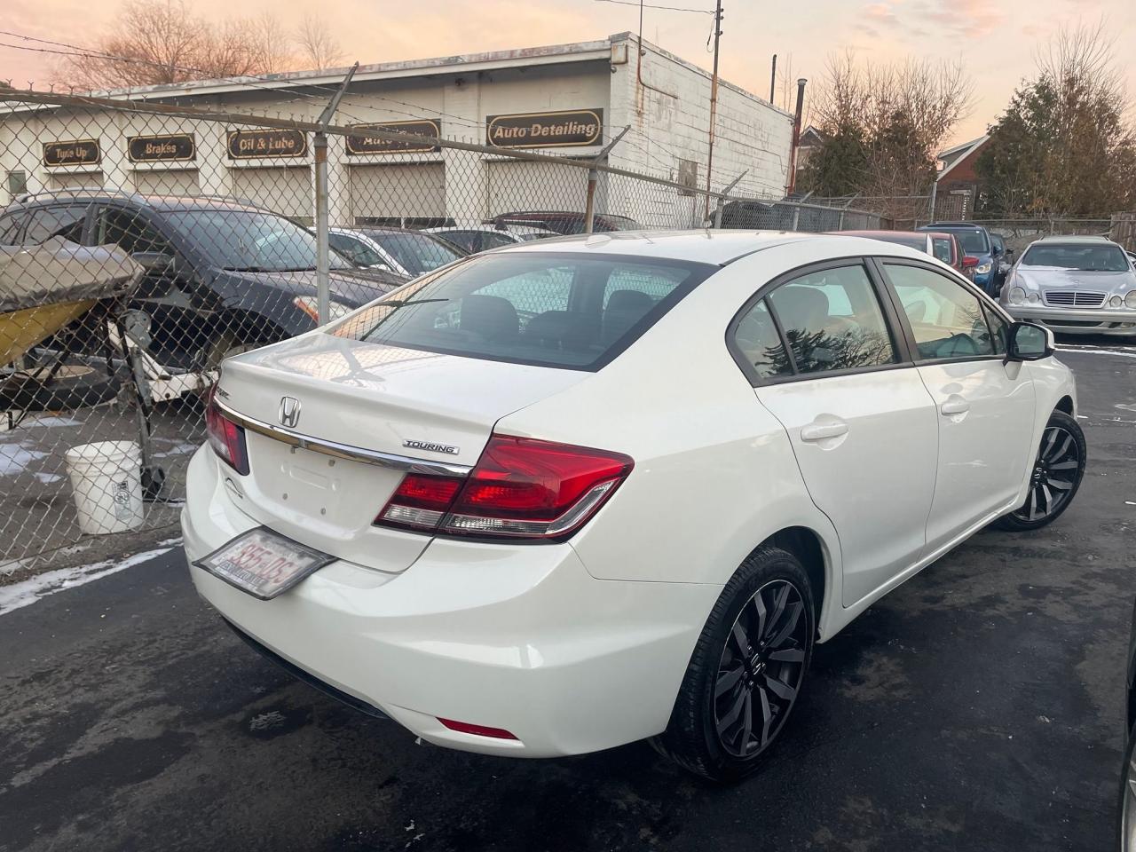 2013 Honda Civic Touring *NAV, HEATED LEATHER SEATS, SUNROOF* Photo3