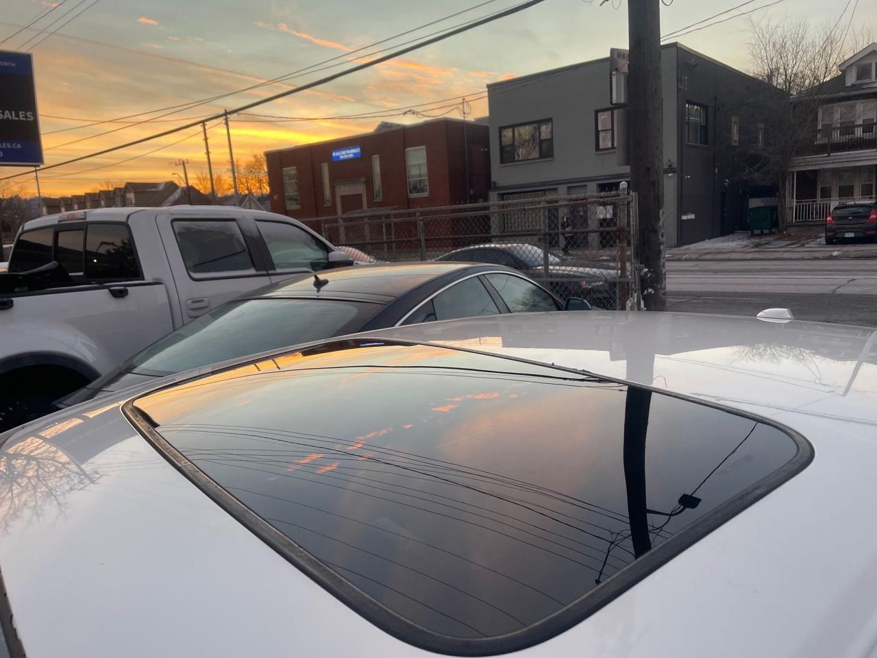 2013 Honda Civic Touring *NAV, HEATED LEATHER SEATS, SUNROOF* Photo