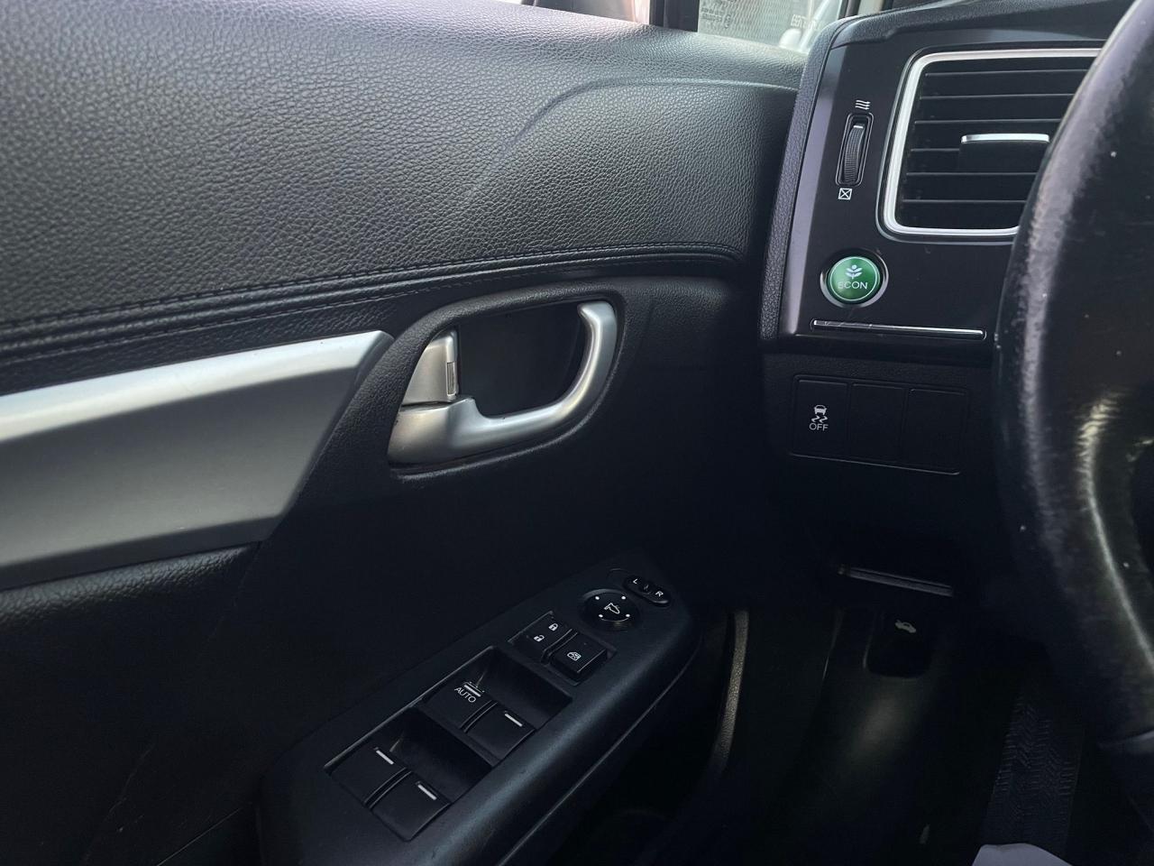 2013 Honda Civic Touring *NAV, HEATED LEATHER SEATS, SUNROOF* Photo