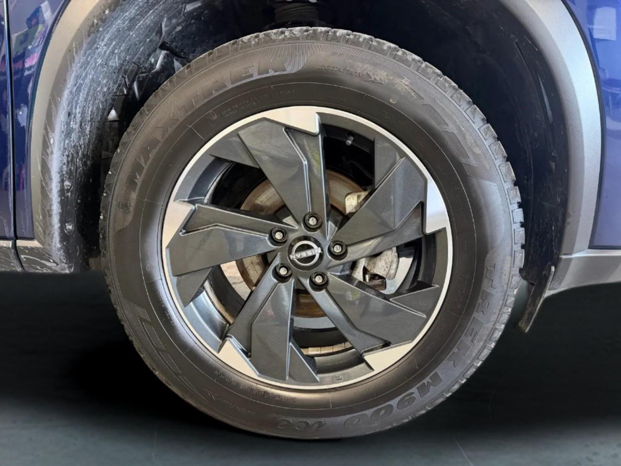 2024 Nissan Rogue SV Photo3