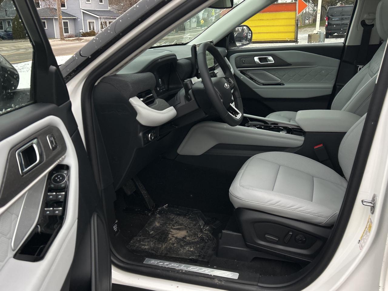 2026 Ford Explorer Platinum 4WD Photo