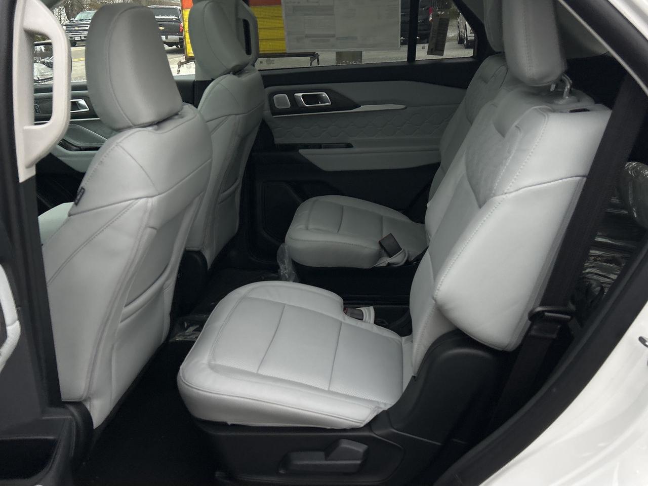 2026 Ford Explorer Platinum 4WD Photo