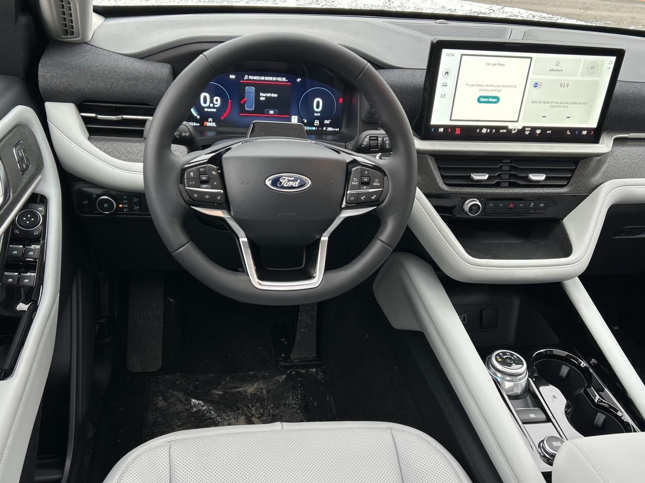 2026 Ford Explorer Platinum 4WD Photo