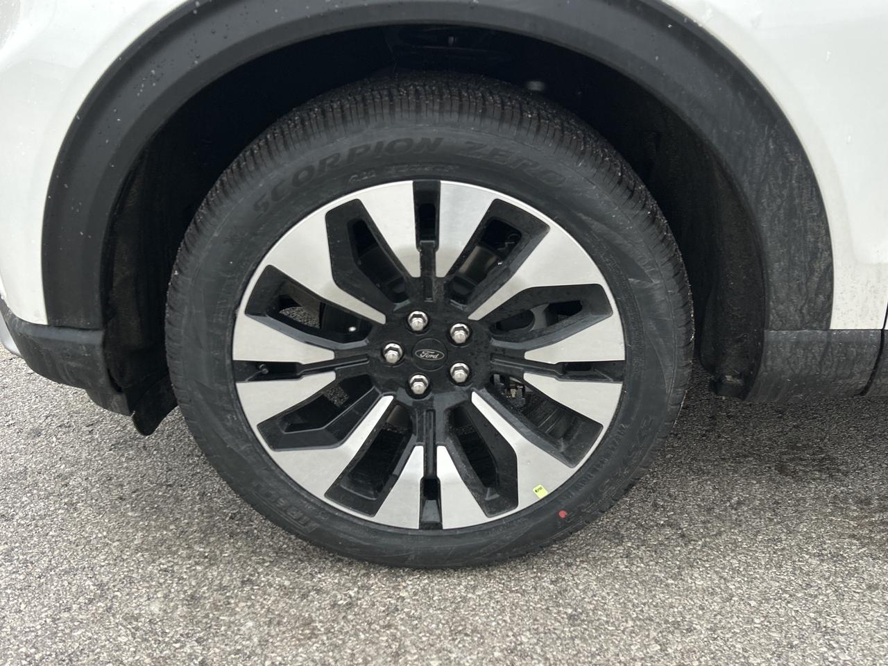 2026 Ford Explorer Platinum 4WD Photo