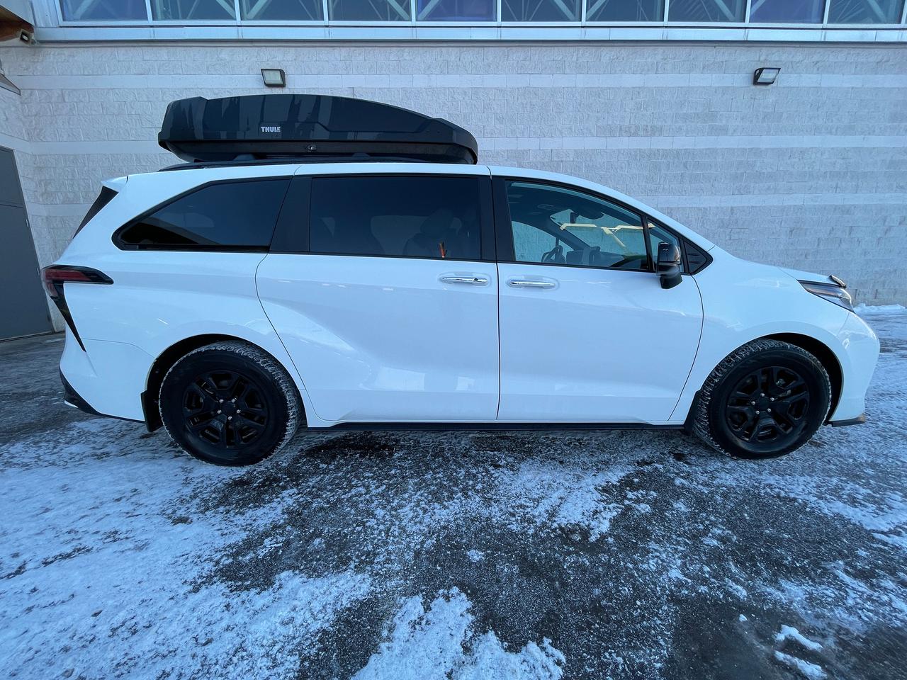 2025 Toyota Sienna XSE Photo3