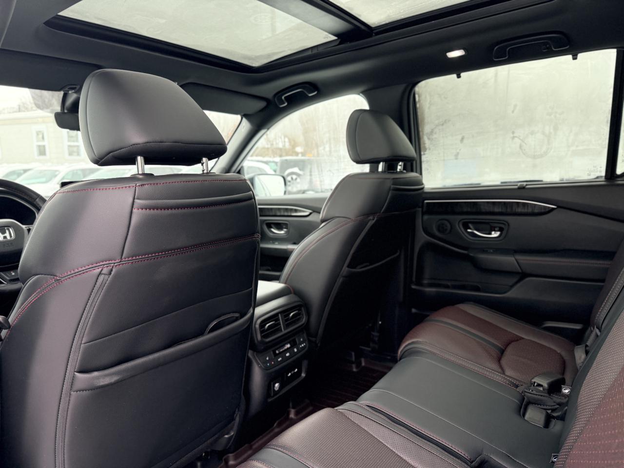 2025 Honda Pilot Black Edition AWD | NAVIGATION | REMOTE START | Photo