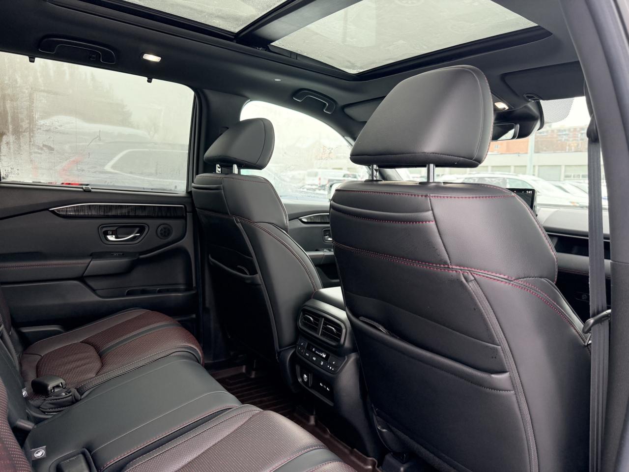 2025 Honda Pilot Black Edition AWD | NAVIGATION | REMOTE START | Photo