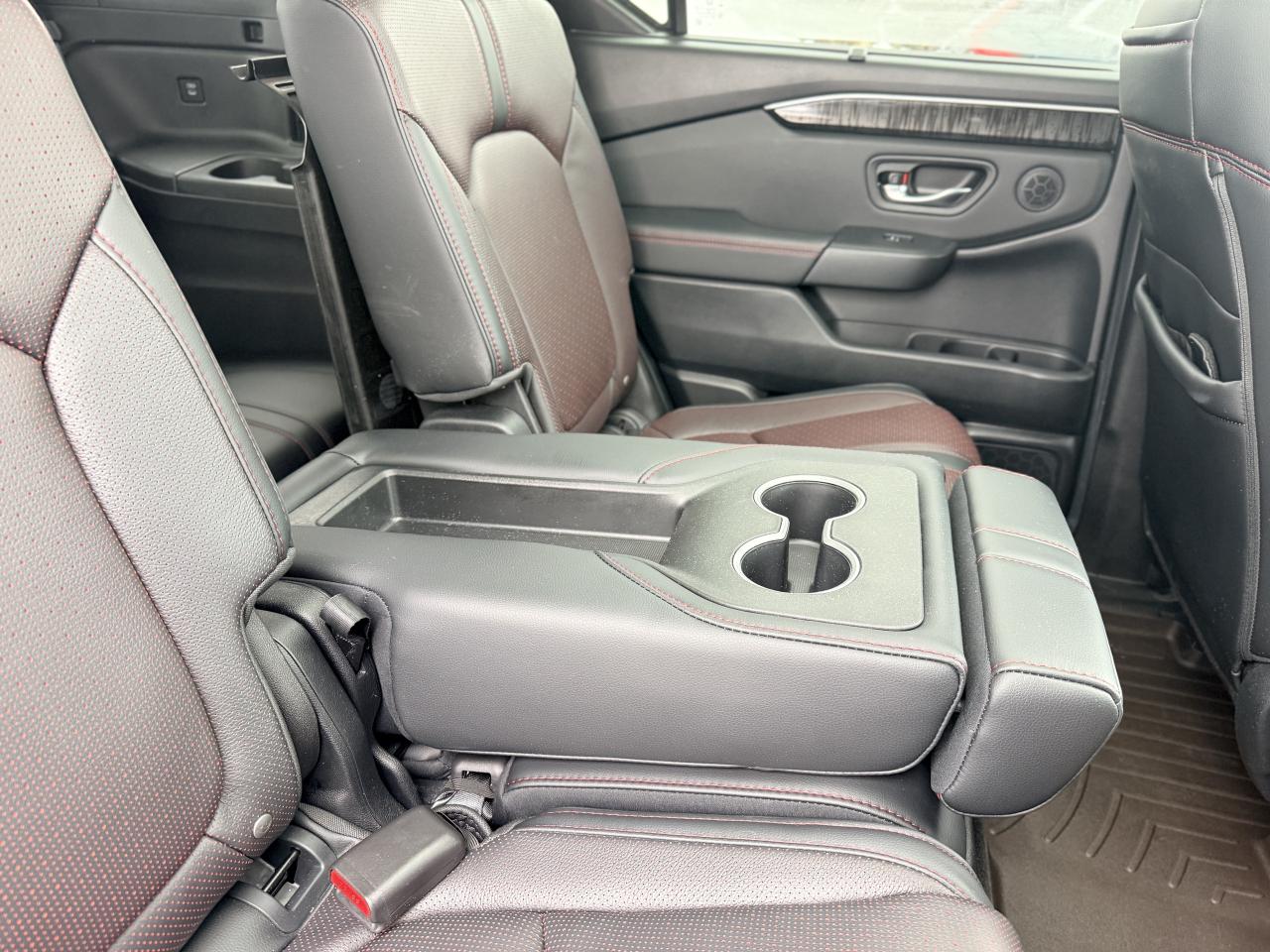 2025 Honda Pilot Black Edition AWD | NAVIGATION | REMOTE START | Photo